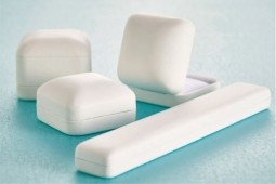 シリーズ展開で魅せる！既製品ジュエリーケースでブランドの世界観を統一す...